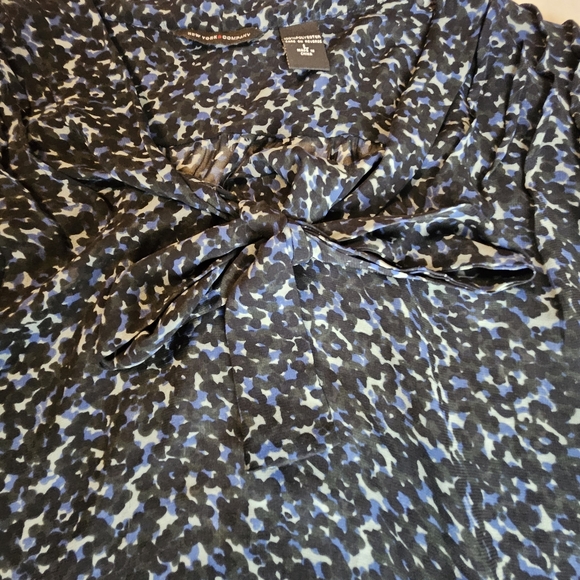 New York and Company Women Top Size Large - Picture 8 of 9